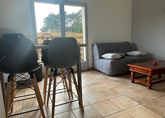 Апартаменты Petite Maison Plein Pied Jardin *